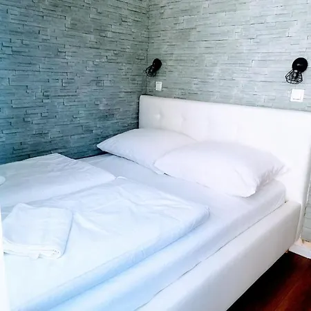 D.w. Julia Homestay